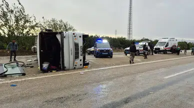 Adana’da tarım işçilerini taşıyan minibüs devrildi: 1'i çocuk 11 kişi yaralandı!