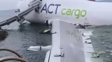 Hong Kong Havalimanı'nda kargo uçağı kazası