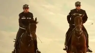 Atlı jandarma timleri Van Gölü çevresinde huzur ve güvenliği sağlıyor