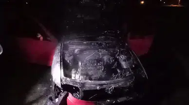 Muş’ta seyir halindeki otomobil alev aldı