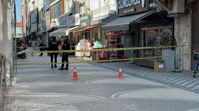 Sakarya Akyazı’da çatırdama sesi gelen 2 katlı bina boşaltıldı