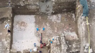 İznik’te yüz yılın keşfi: 400 metrekarelik dev roma mozaiği gün yüzüne çıkarıldı