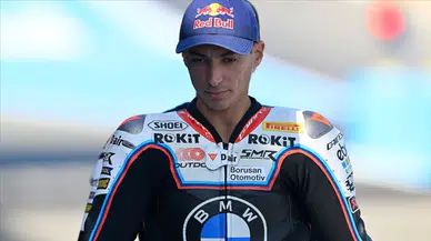 Toprak Razgatlıoğlu, rakibi Bulega'nın temasıyla kaza yaparak yarış dışı kaldı!