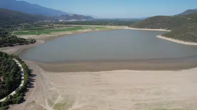 Bursa’daki gölbaşı göleti 5 ayda kurudu: Çiftçiler krizde