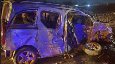 Siirt'te minibüs ile otomobil çarpıştı: 2'si ağır 7 kişi yaralandı