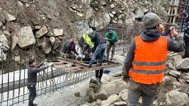 Rize'de beton kalıbı çöktü: 5 işçi enkaz altında kaldı