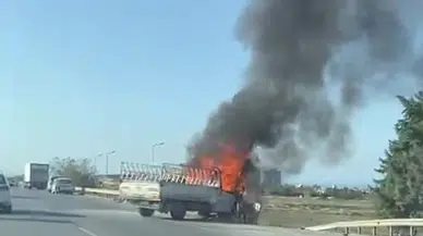 Hatay Arsuz’da seyir halindeki pickup alev aldı