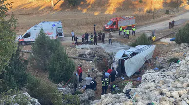 Mersin'de tarım işçilerini taşıyan minibüs devrildi: 5 ölü, çok sayıda yaralı!