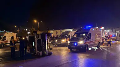 Tokat'ta ciple çarpışan ambulans devrildi: Yaralılar var