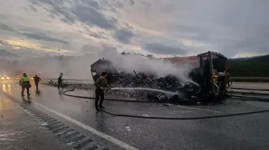 Çorum'da seyir halindeki tır alev alev yandı!
