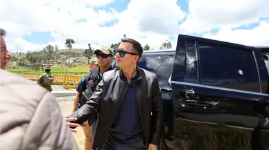 Ekvador Başkanı Noboa’nın konvoyuna taşlı saldırı