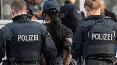 Almanya’da belediye başkanına aile içi bıçaklı saldırı