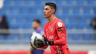 Kaleci Berke Özer kimdir?