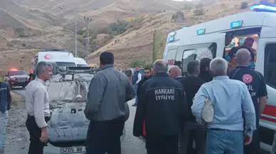 Hakkari'de takla atan otomobildeki 3 kişi ölümden döndü
