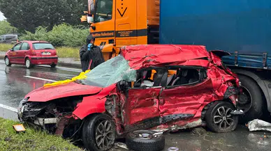 Rize'de tır ve otomobil çarpıştı: 3 kişi hayatını kaybetti!