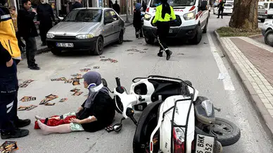 Bursa’da motosiklet yayaya çarptı: 2 yaralı