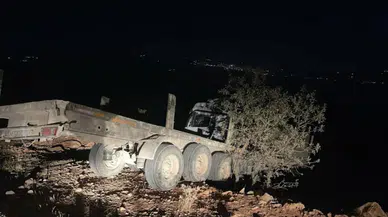 Şırnak'ta kontrolden çıkan tır şarampole yuvarlandı: 1 ölü