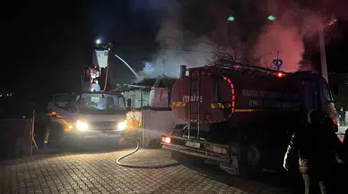 Manisa'da müstakil evde yangın: 2 kişi yaralandı!