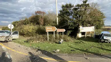 Sinop'ta iki otomobil çarpıştı: 1 ölü, 2 yaralı!