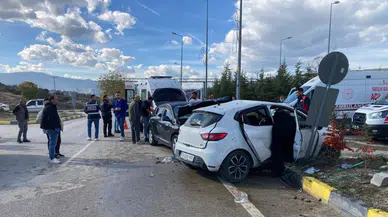 Karabük’te iki otomobil çarpıştı: 7 kişi yaralandı!