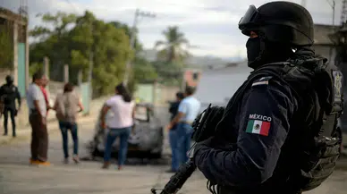 Meksika'da kanlı çatışma: 13 kartel üyesi öldü, 9 kişi kurtarıldı