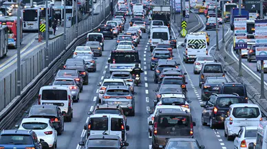 İstanbul’da trafik kilitlendi! Yoğunluk yüzde 90’a ulaştı