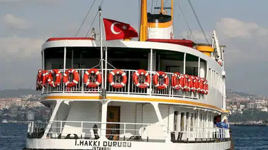 Üsküdar'da korku dolu anlar: Kadın, feribottan düştü!