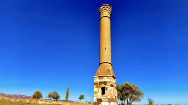 Afyonkarahisar’da yüzyıllara direnen Selçuklu minaresi: Kırık minare