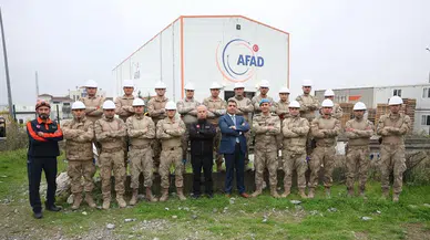 Düzce valisi, arama kurtarma eğitimi alan personeli ziyaret etti