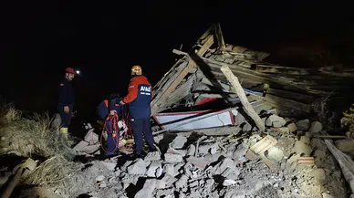 Çorum'da iki katlı bina çöktü!