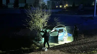 Konya'da hafif ticari araç devrildi: 1 ölü, 3 yaralı!