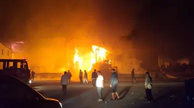 Meyve-sebze fabrikasında gece yangını