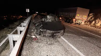 Afyonkarahisar'da otomobil ve tır çarpıştı: 2'si çocuk 4 kişi yaralandı!