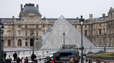 Paris’te Louvre Müzesi soygununda yeni gelişme: İki kişi daha suçlandı