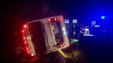 Kocaeli'de işçi servisi ve otomobil çarpıştı: 8 kişi yaralandı!