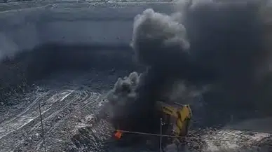 Arnavutköy'de iş makinesi alevlere teslim oldu!