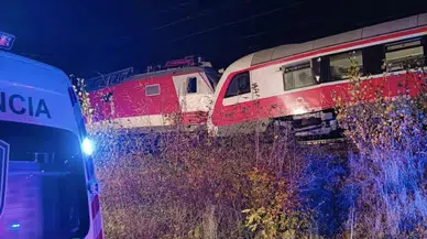 Slovakya’da iki yolcu treni çarpıştı: En az 18 yaralı