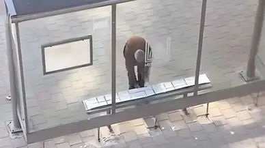 Midyat’ta durağa halı döşeyen duyarlı vatandaş takdir topladı