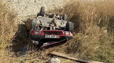 Manisa'da otomobil tarlaya devrildi: 1'i bebek 5 yaralı