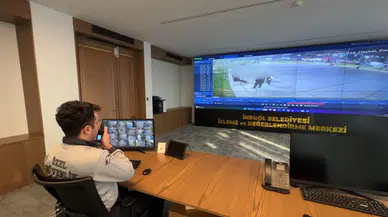 İnegöl Belediyesi, çekirdek yiyip çöplerini yere atanlara anında müdahale etti