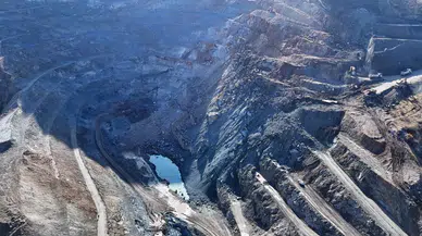 Sivas'ta göçük altında  kalan şantiye müdürünü kurtarma çalışmaları devam ediyor!