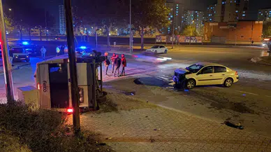 Kayseri'de otomobil servise çarptı: 2 sürücü yaralandı!