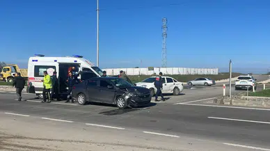 İpsala’da iki otomobil çarpıştı: 8 kişi yaralandı!