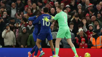 Everton oyuncusu Idrissa Gueye, takım arkadaşına yumruk attı