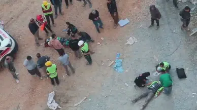 Hatay’da şantiyede vinç devrildi: İki işçi yaralandı