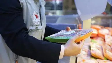 Antalya’da gıda operasyonu: 25 ton tarihi geçmiş tavuk ele geçirildi