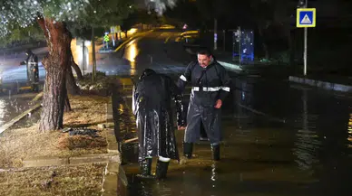 Çeşme'de sağanak yağış çilesi