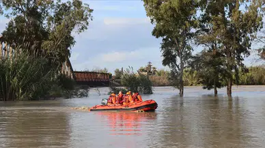 Arnavutluk'ta sel can aldı!