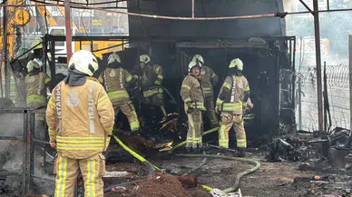 Beylikdüzü'nde yangın: Depo olarak kullanılan baraka yandı!