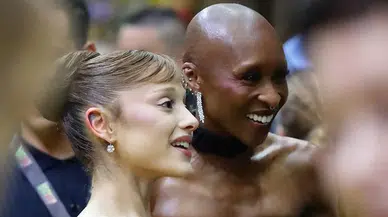 Ariana Grande, Singapur’daki 'Wicked: For Good' galasında hayranının saldırısına uğradı